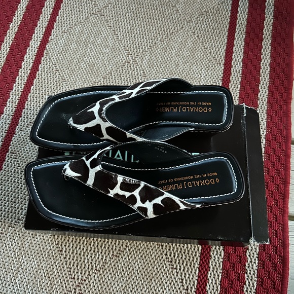 NEW - DONALD J PLINER Wedge Shoes - Picture 2 of 7